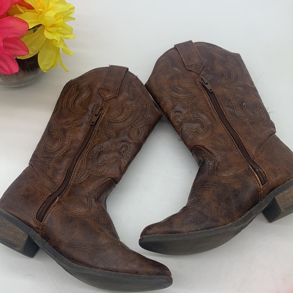 Cherokee Brown Cowboy Boots Size 2. COW3107